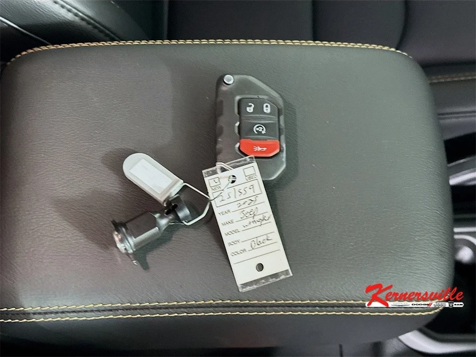 2025 Jeep JL Wrangler - Image 20 of 21