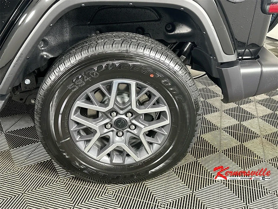 2025 Jeep JL Wrangler - Image 17 of 21