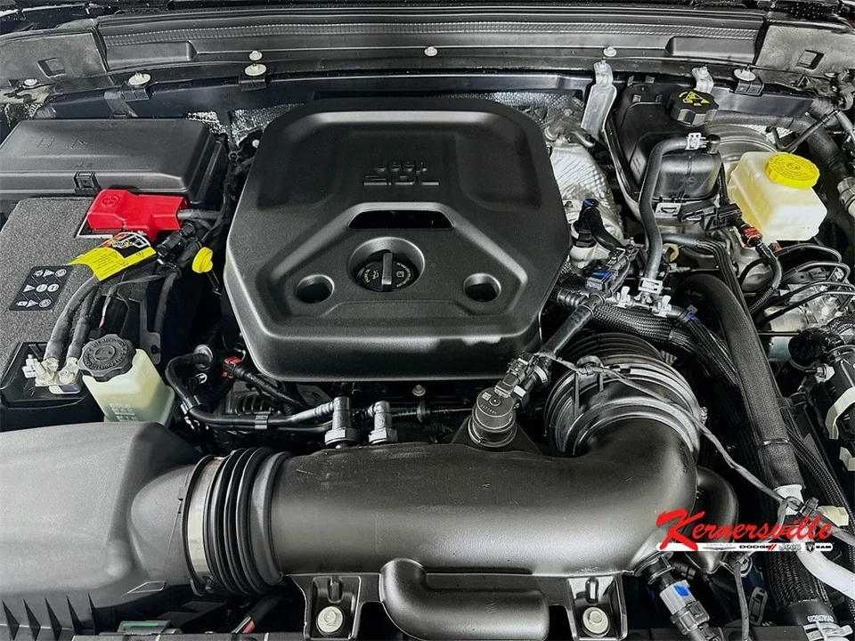 2025 Jeep JL Wrangler - Image 18 of 21
