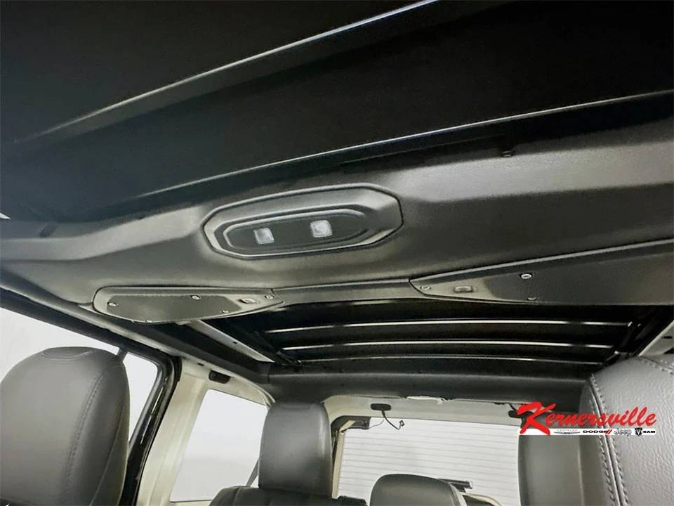 2025 Jeep JL Wrangler - Image 14 of 21