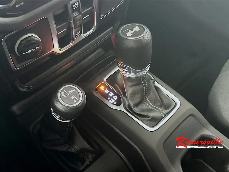 2025 Jeep JL Wrangler - Image 12 of 21