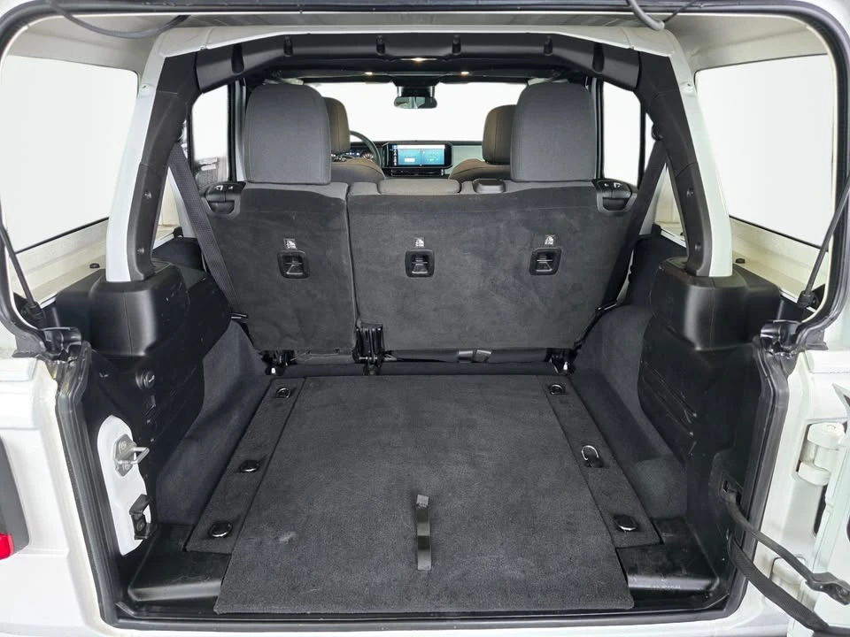 2025 Jeep JL Wrangler - Image 15 of 20
