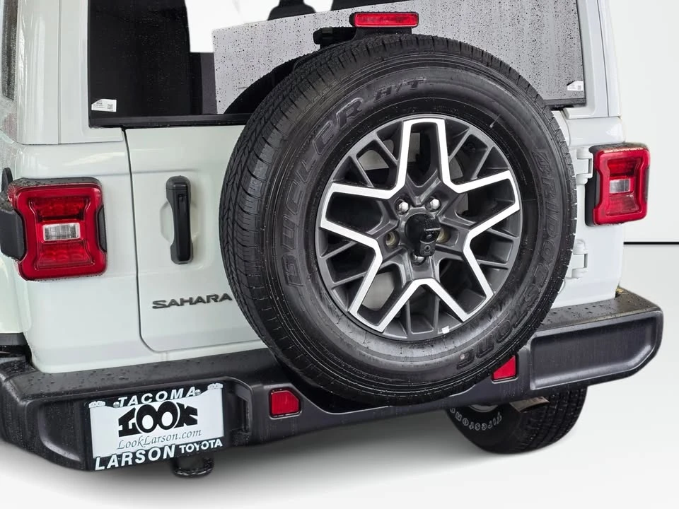 2025 Jeep JL Wrangler - Image 13 of 20