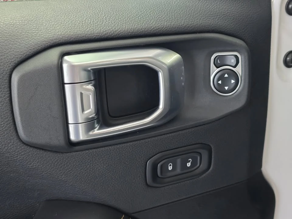 2025 Jeep JL Wrangler - Image 19 of 20