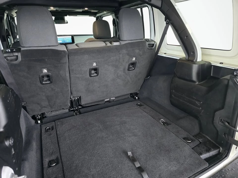 2025 Jeep JL Wrangler - Image 16 of 20