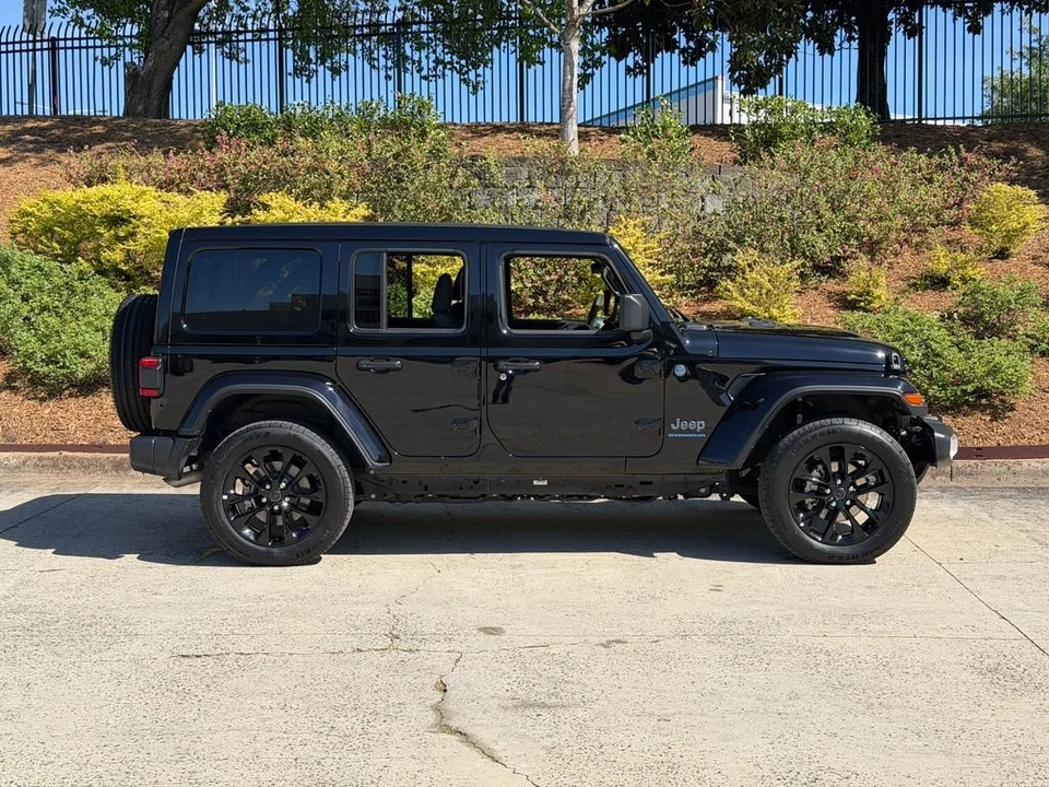 2025 Jeep JL Wrangler - Image 26 of 30