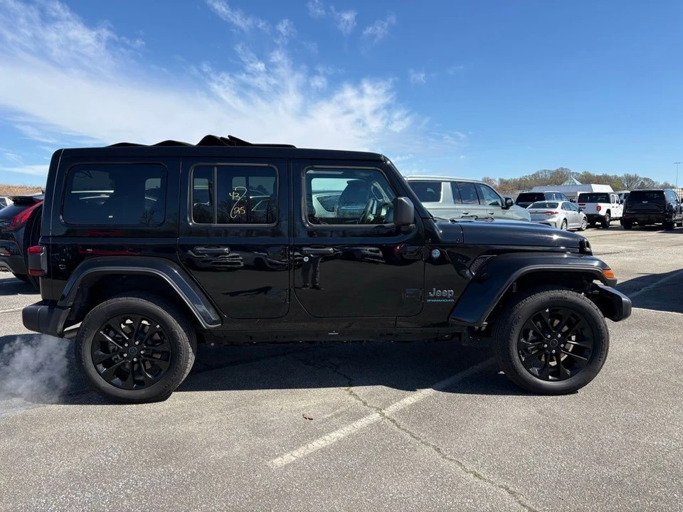 2025 Jeep JL Wrangler - Image 3 of 30