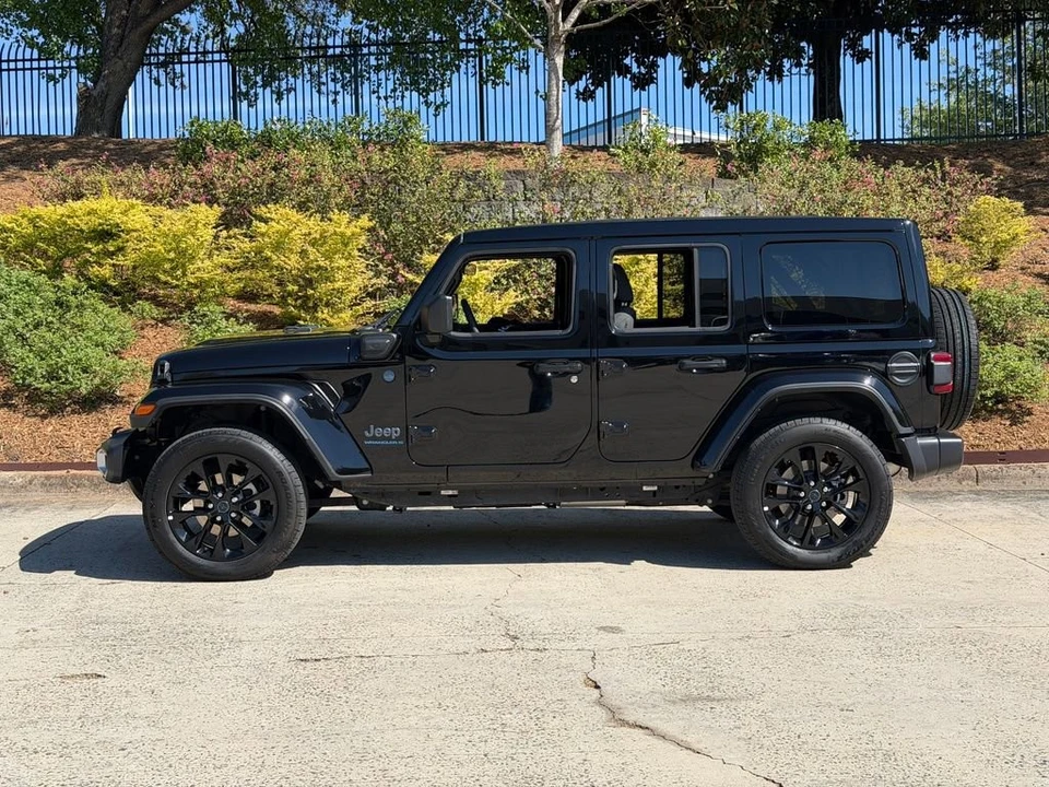 2025 Jeep JL Wrangler - Image 27 of 30