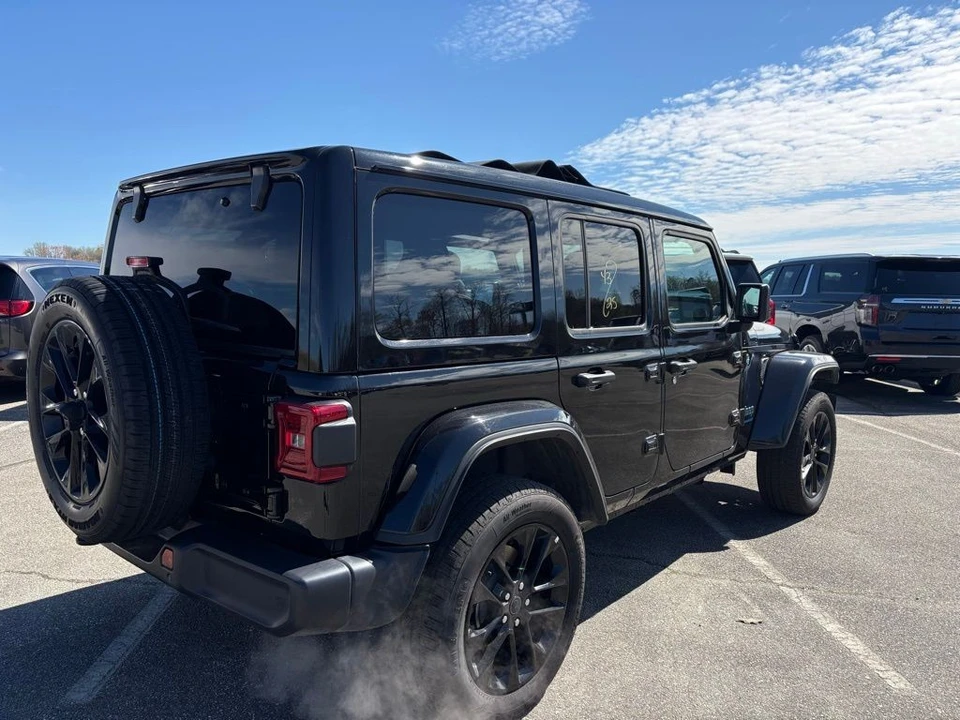 2025 Jeep JL Wrangler - Image 5 of 30