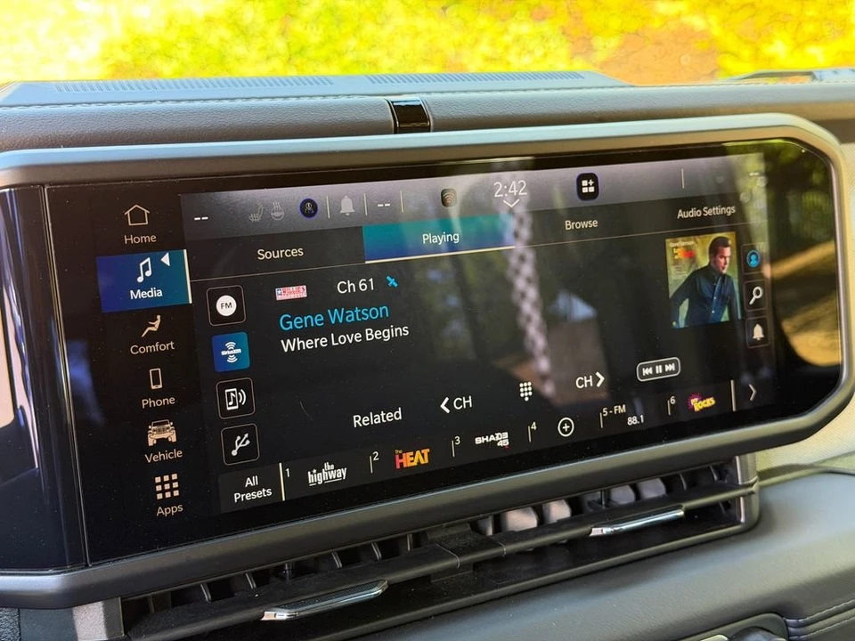 2025 Jeep JL Wrangler - Image 22 of 30