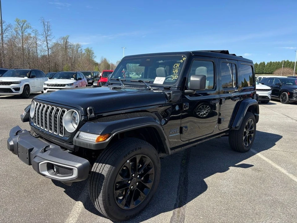 2025 Jeep JL Wrangler - Image 11 of 30