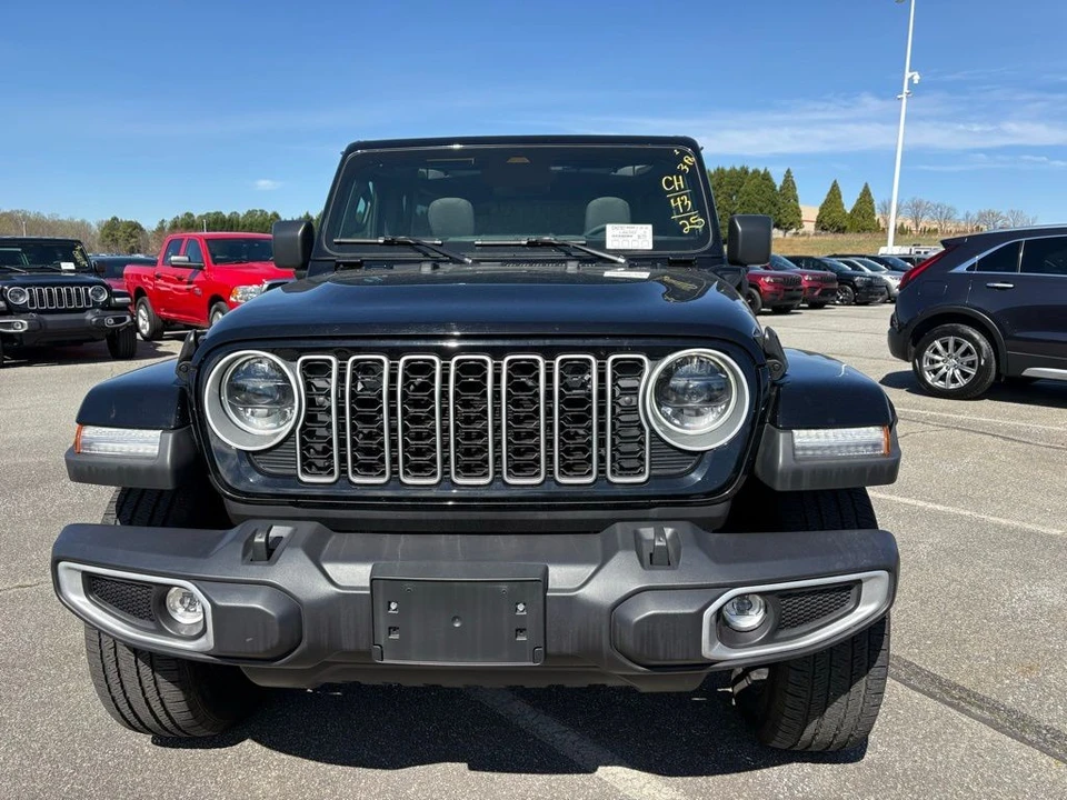 2025 Jeep JL Wrangler - Image 12 of 30