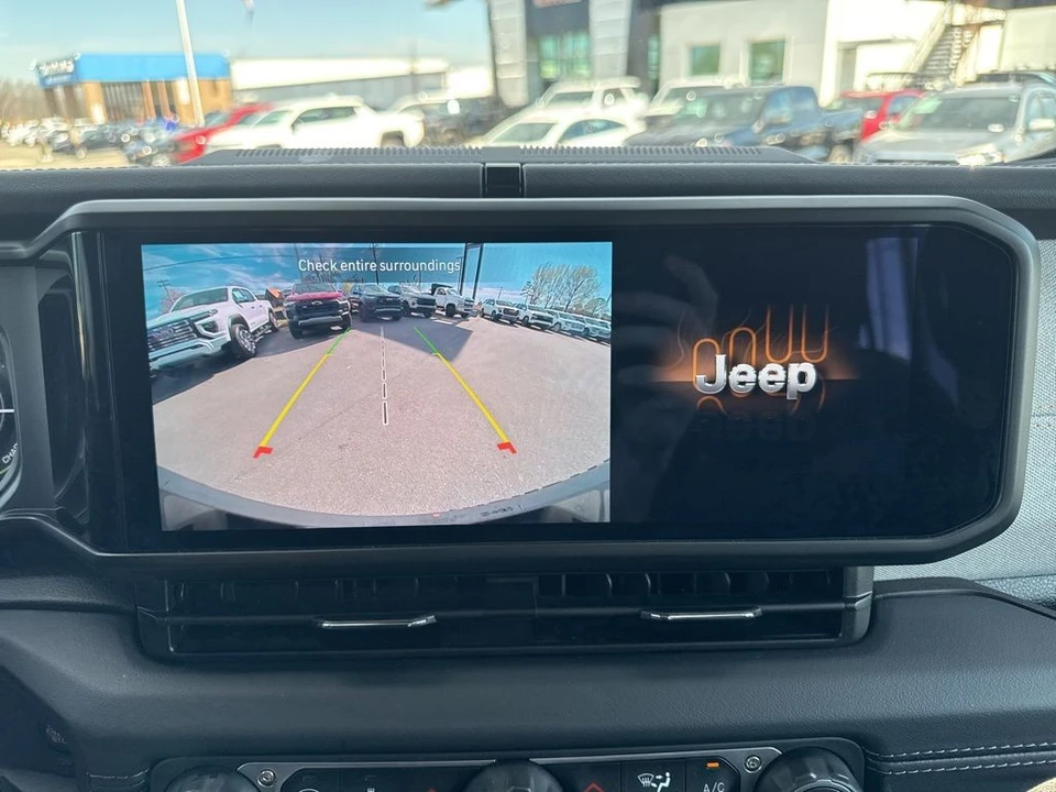 2025 Jeep JL Wrangler - Image 18 of 21