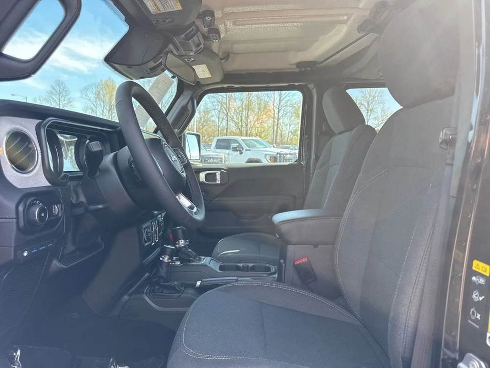 2025 Jeep JL Wrangler - Image 9 of 21