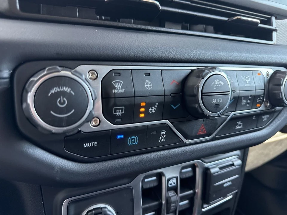 2025 Jeep JL Wrangler - Image 19 of 21