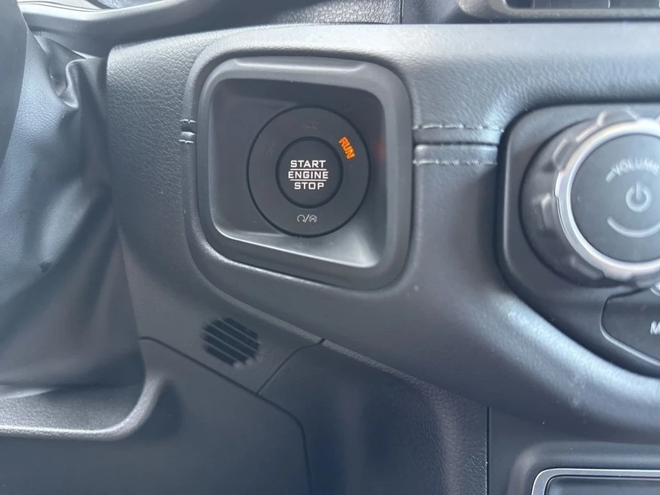 2025 Jeep JL Wrangler - Image 20 of 21