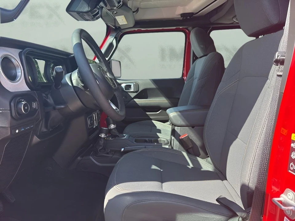 2025 Jeep JL Wrangler - Image 9 of 31