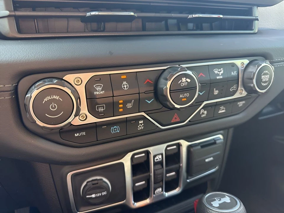 2025 Jeep JL Wrangler - Image 20 of 31