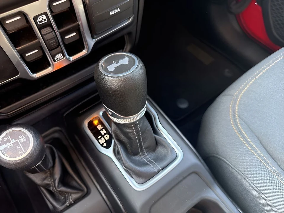 2025 Jeep JL Wrangler - Image 16 of 31