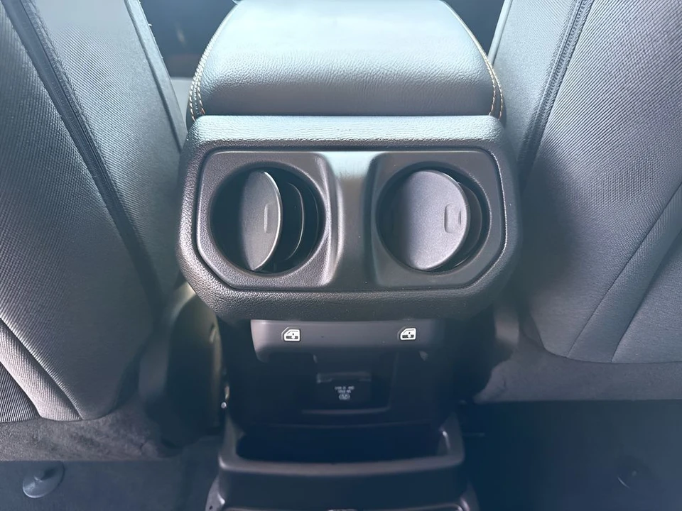 2025 Jeep JL Wrangler - Image 11 of 31