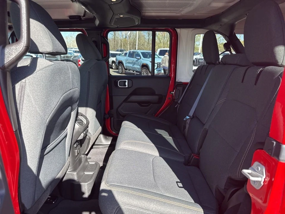2025 Jeep JL Wrangler - Image 10 of 31