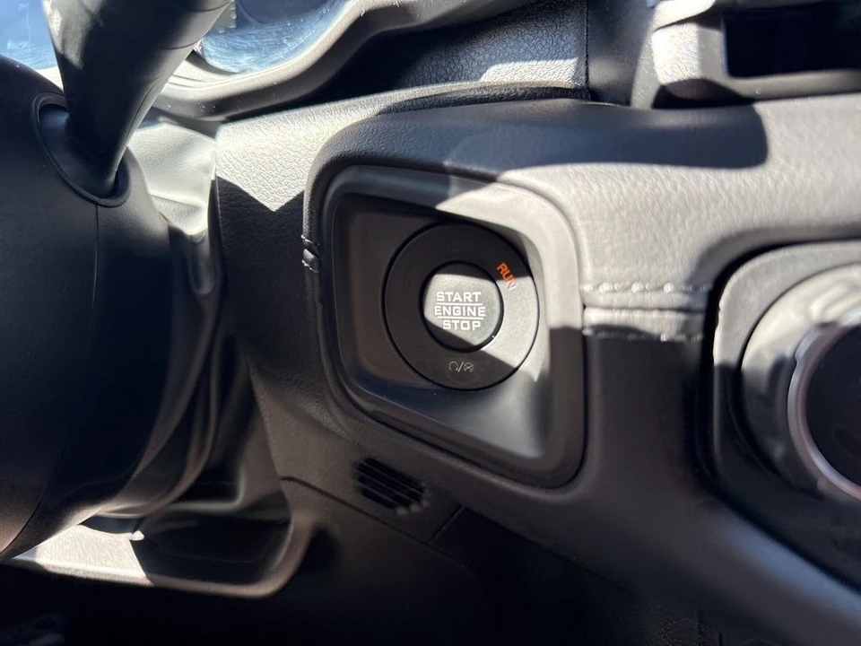 2025 Jeep JL Wrangler - Image 22 of 31
