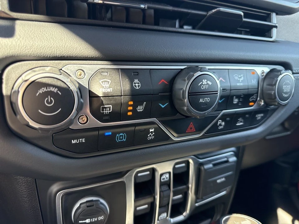 2025 Jeep JL Wrangler - Image 21 of 31