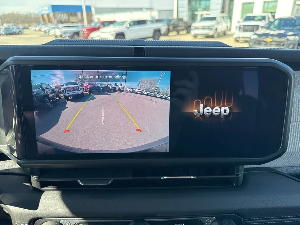 2025 Jeep JL Wrangler - Image 18 of 31