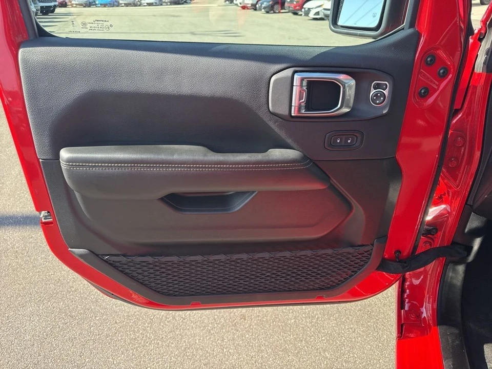2025 Jeep JL Wrangler - Image 26 of 31