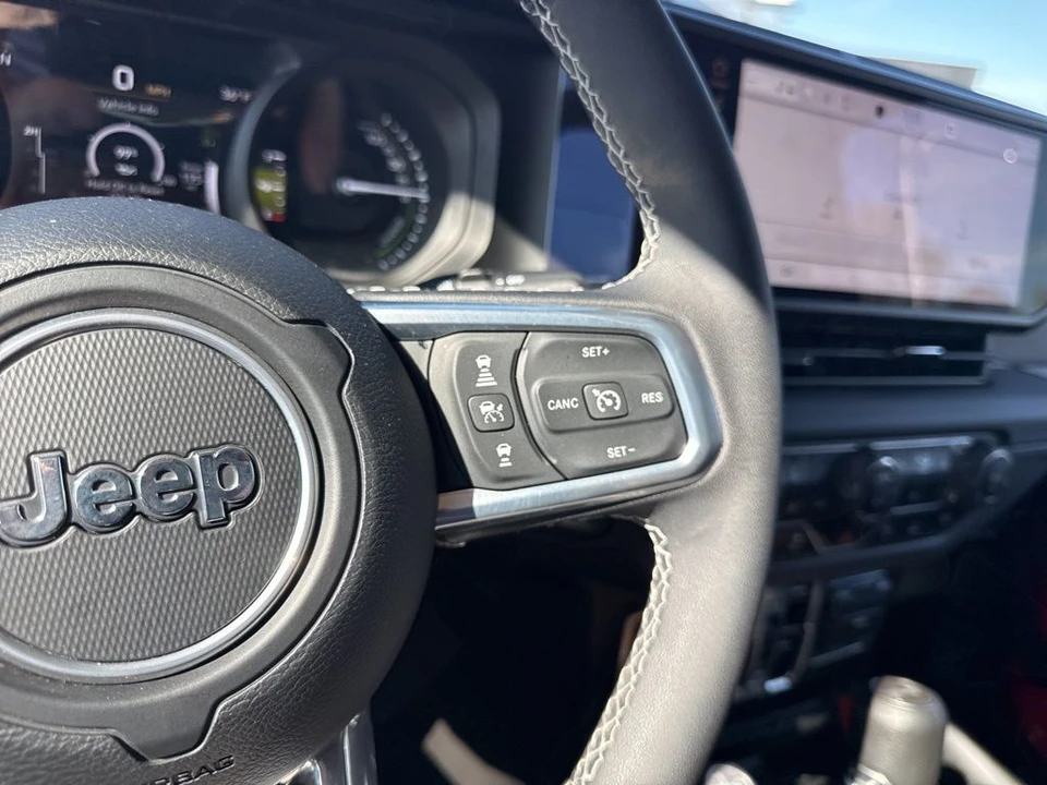 2025 Jeep JL Wrangler - Image 15 of 31