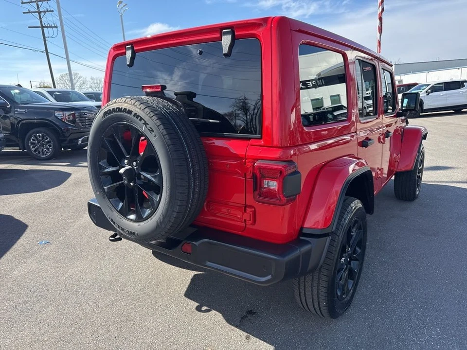 2025 Jeep JL Wrangler - Image 5 of 31