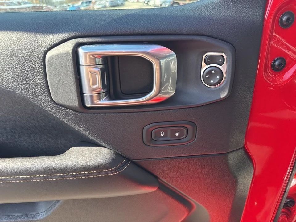 2025 Jeep JL Wrangler - Image 27 of 31