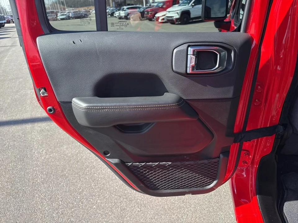 2025 Jeep JL Wrangler - Image 28 of 31