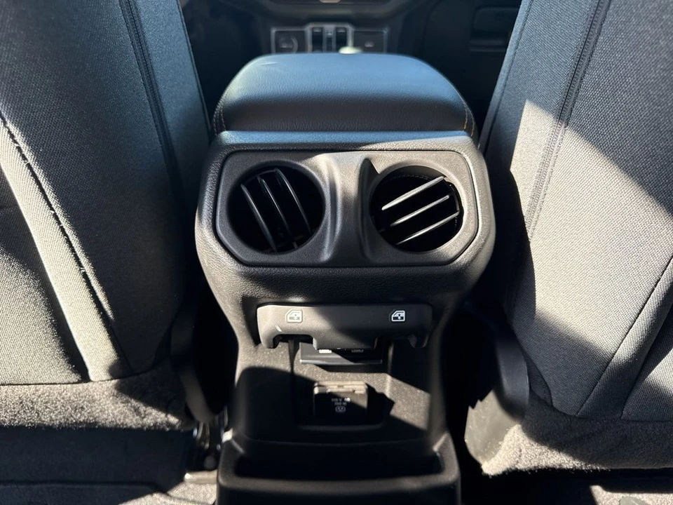 2025 Jeep JL Wrangler - Image 11 of 31