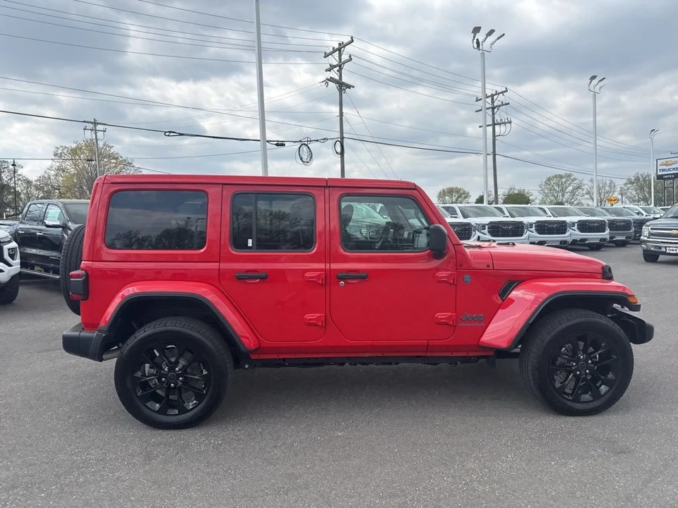 2025 Jeep JL Wrangler - Image 6 of 31