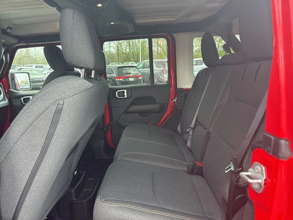 2025 Jeep JL Wrangler - Image 10 of 31