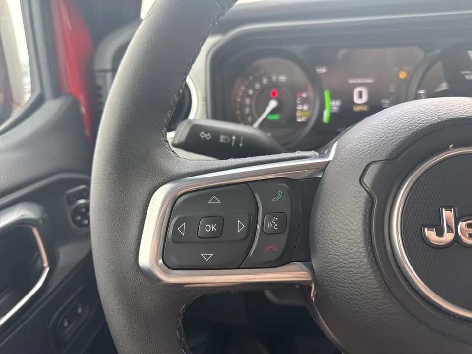 2025 Jeep JL Wrangler - Image 14 of 31