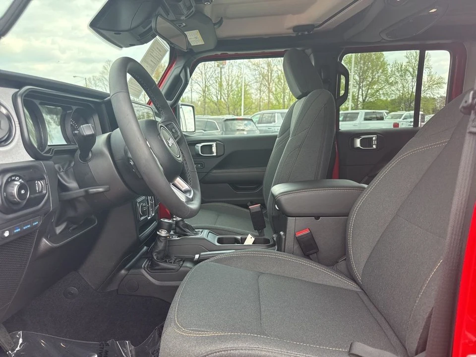 2025 Jeep JL Wrangler - Image 9 of 31
