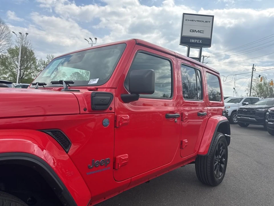 2025 Jeep JL Wrangler - Image 29 of 31
