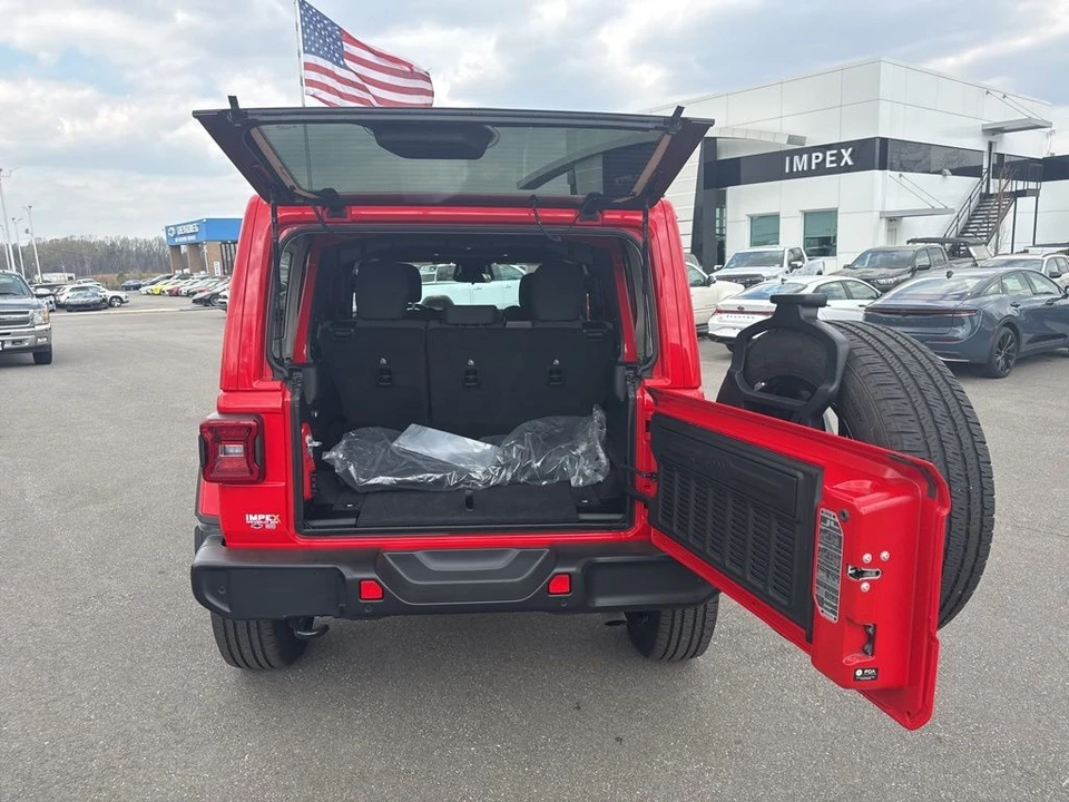 2025 Jeep JL Wrangler - Image 26 of 31