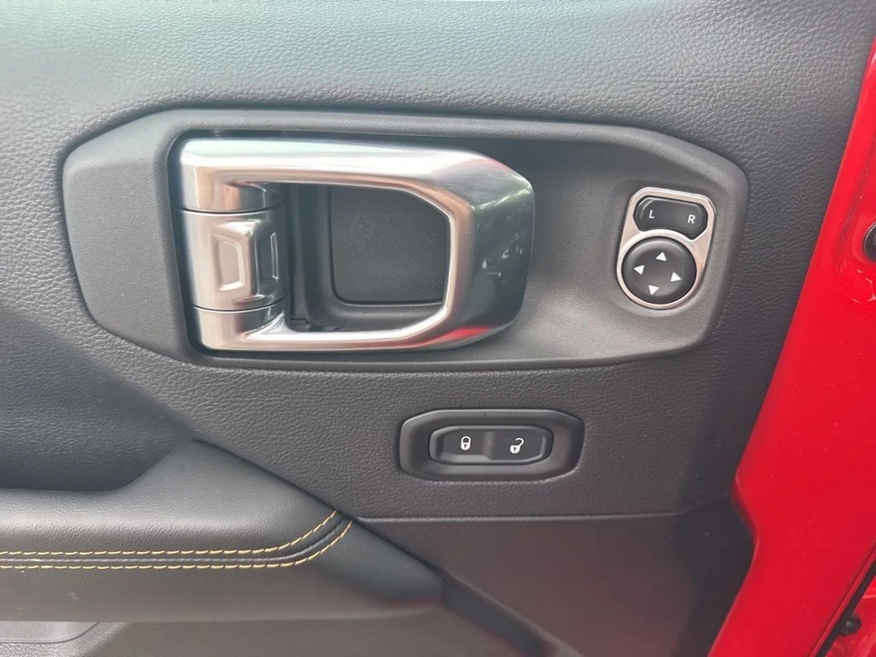 2025 Jeep JL Wrangler - Image 24 of 31