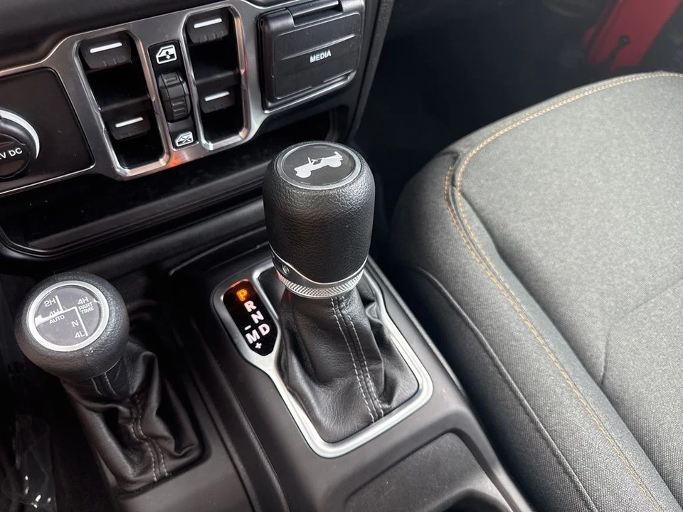 2025 Jeep JL Wrangler - Image 16 of 31