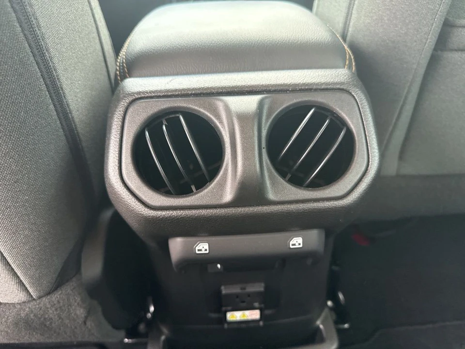 2025 Jeep JL Wrangler - Image 11 of 31