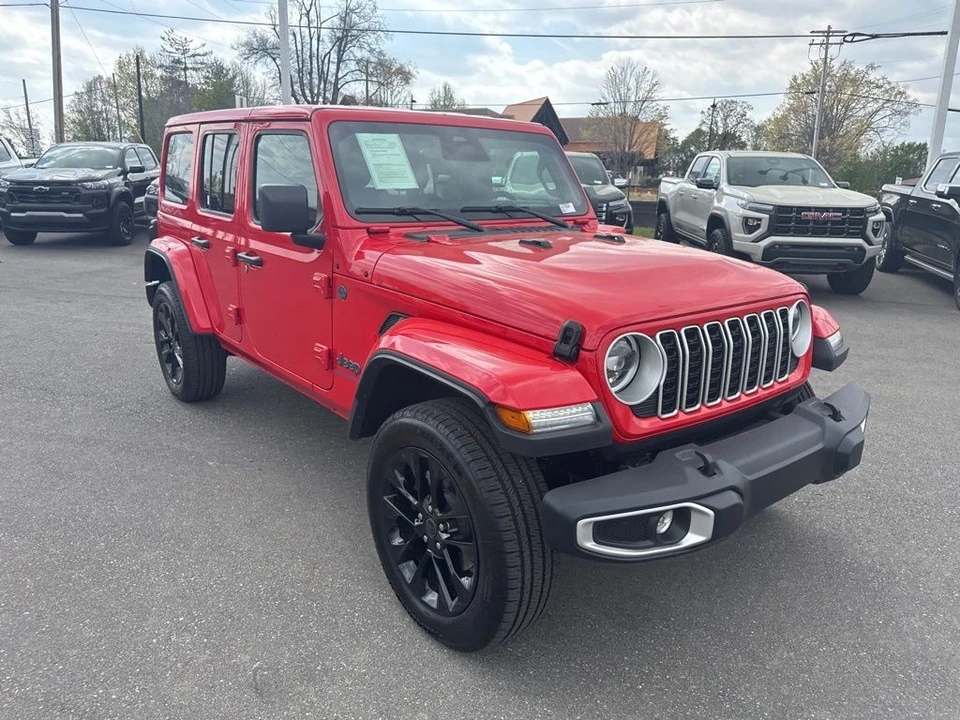 2025 Jeep JL Wrangler - Image 7 of 31
