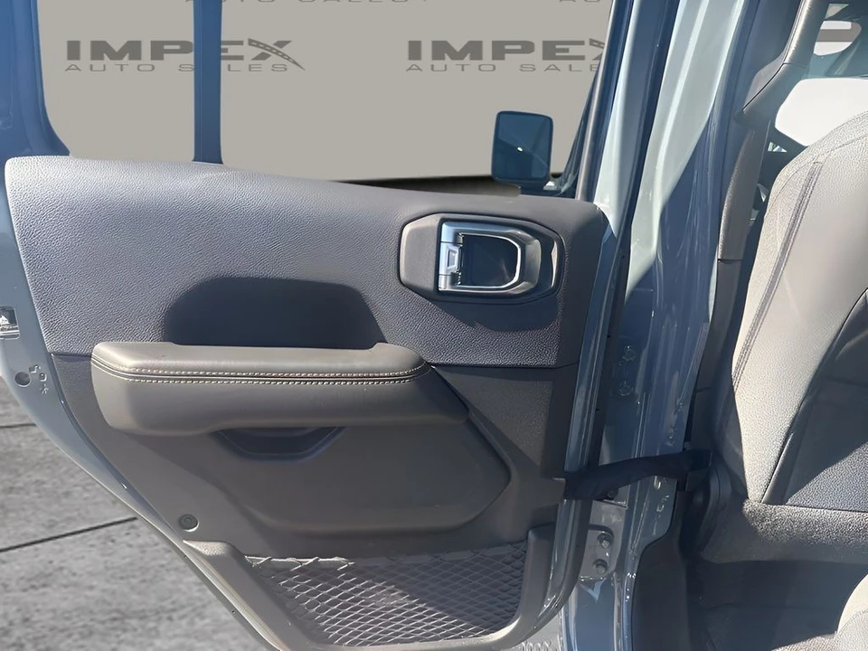 2025 Jeep JL Wrangler - Image 27 of 31