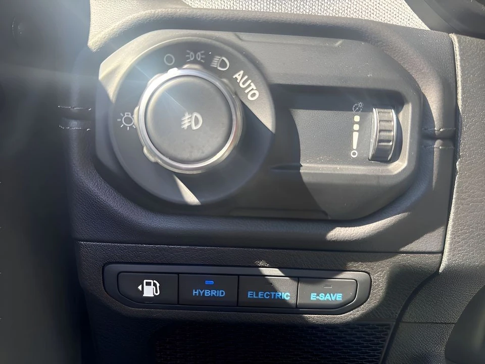 2025 Jeep JL Wrangler - Image 24 of 31