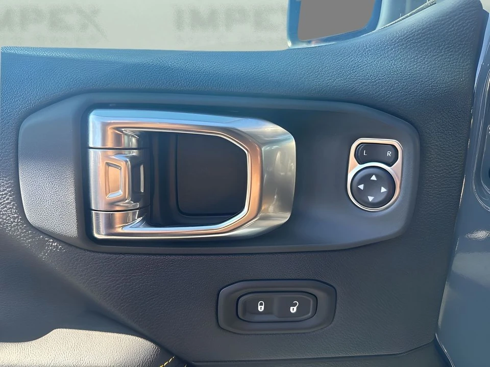 2025 Jeep JL Wrangler - Image 11 of 31
