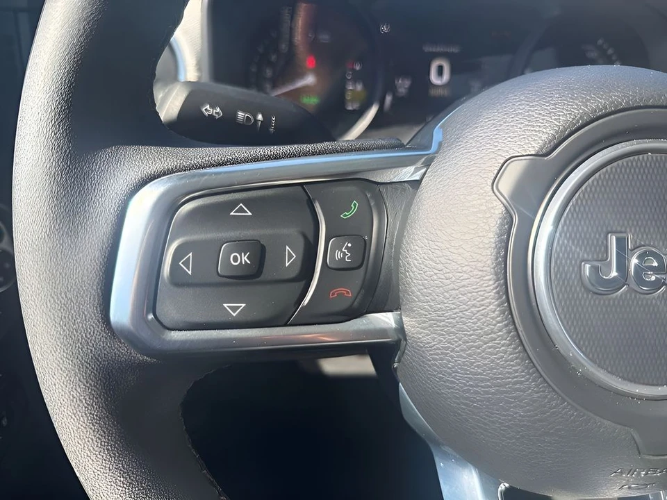 2025 Jeep JL Wrangler - Image 16 of 31