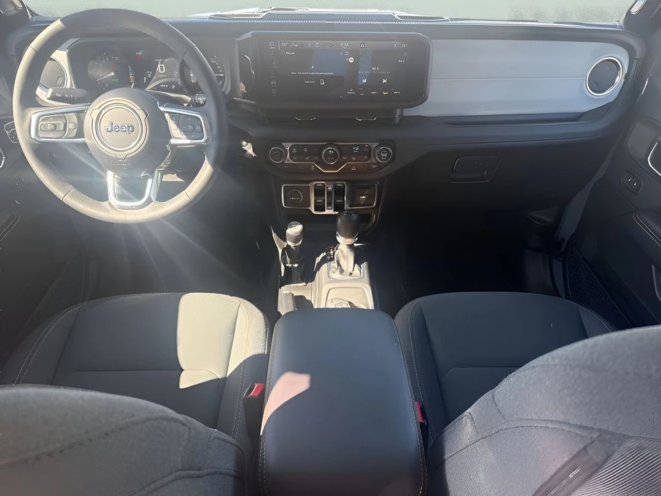2025 Jeep JL Wrangler - Image 14 of 31