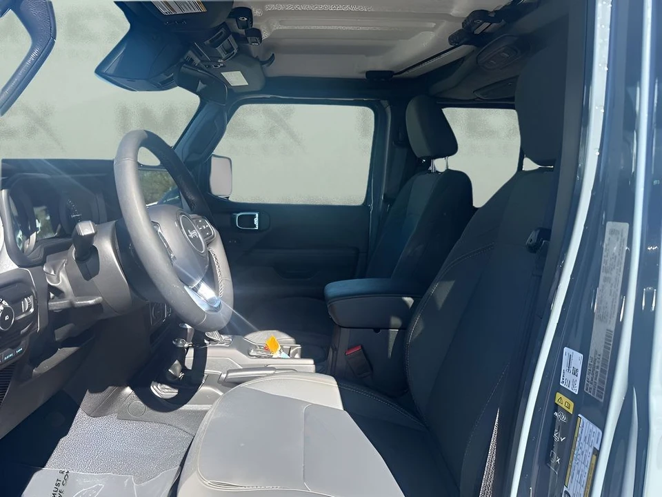 2025 Jeep JL Wrangler - Image 10 of 31